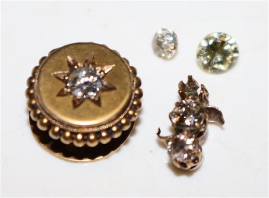 2 x loose diamonds, diamond in mount and 15ct tie button